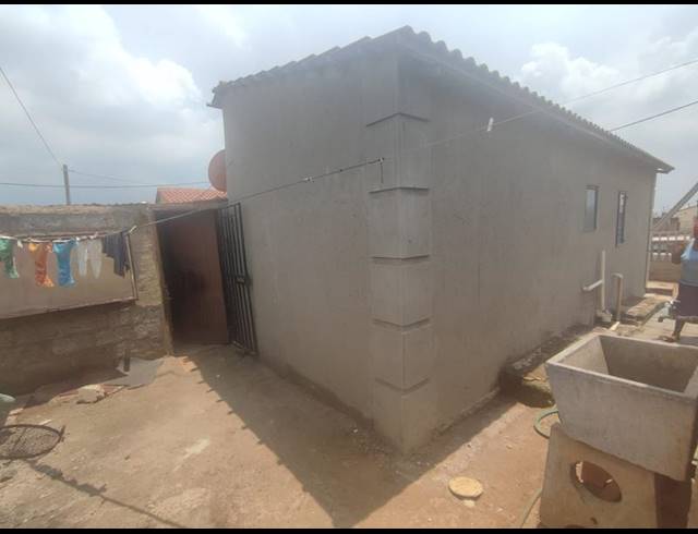 2 BEDROOM HOUSE FOR SALE IN DAVEYTON CENTRAL